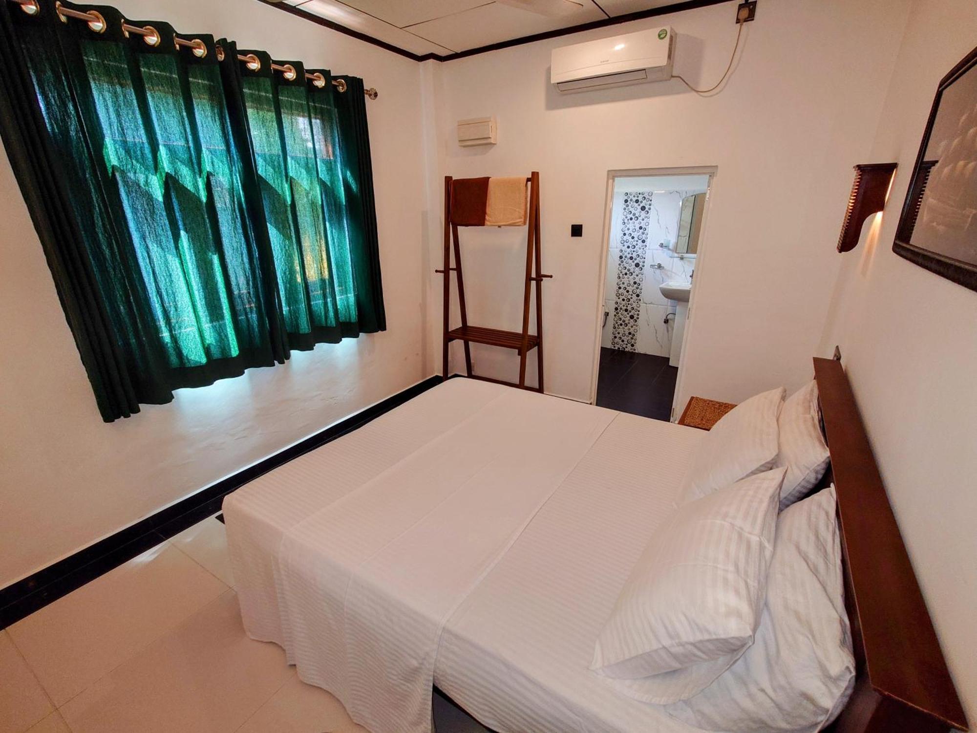 The Whitegates Lodge Уелигама Екстериор снимка