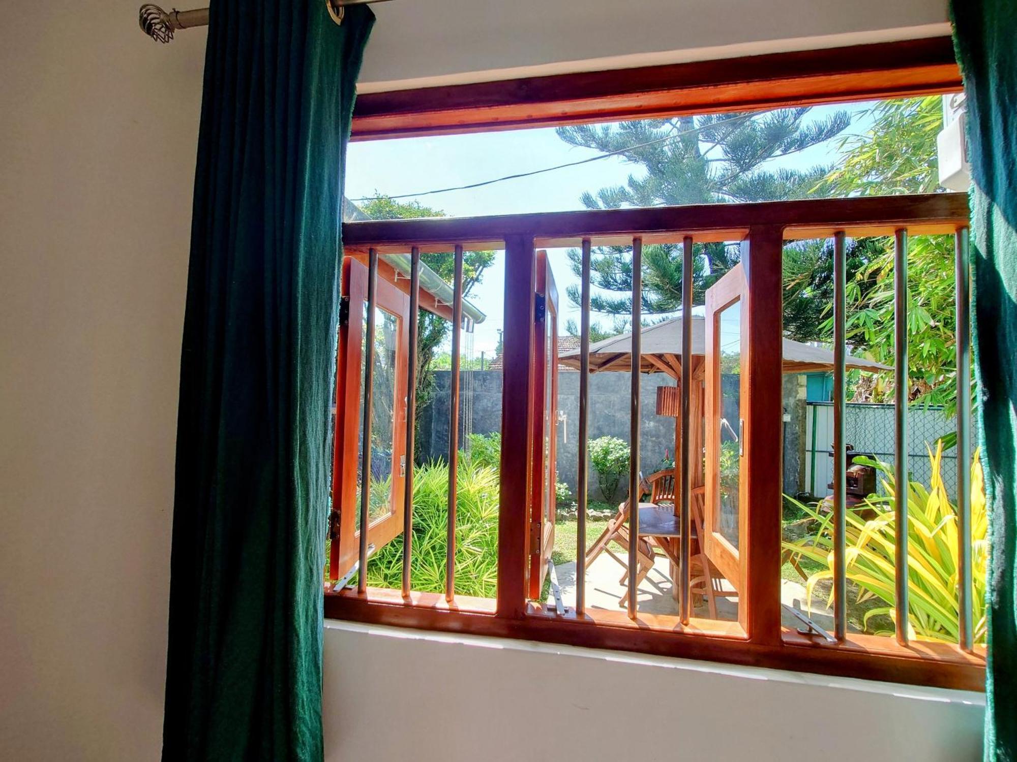 The Whitegates Lodge Уелигама Екстериор снимка
