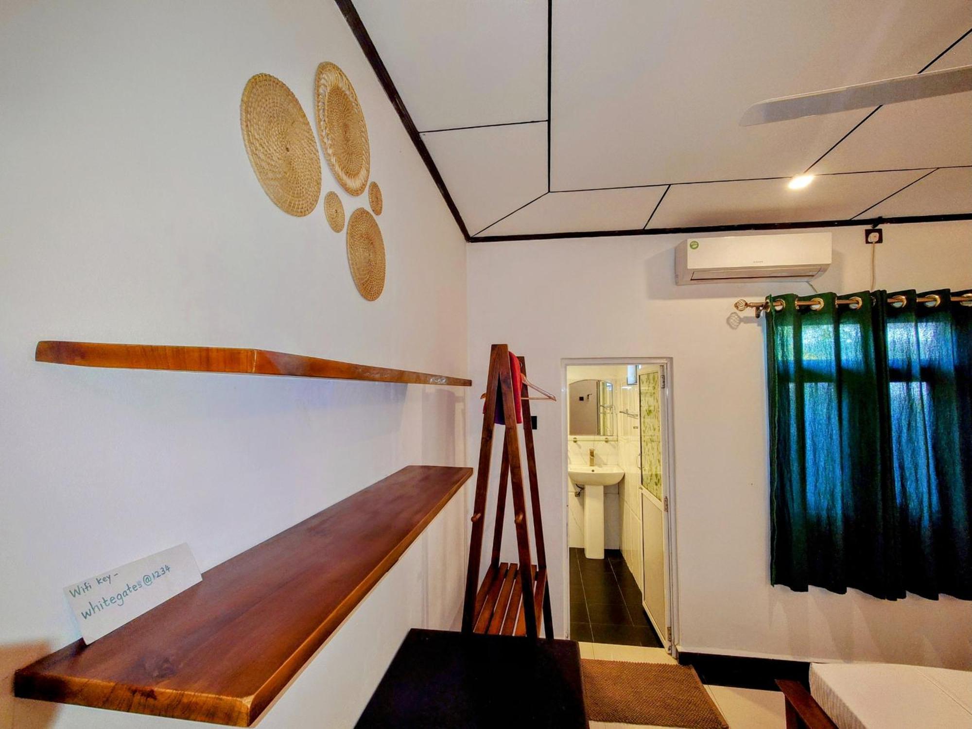 The Whitegates Lodge Уелигама Екстериор снимка