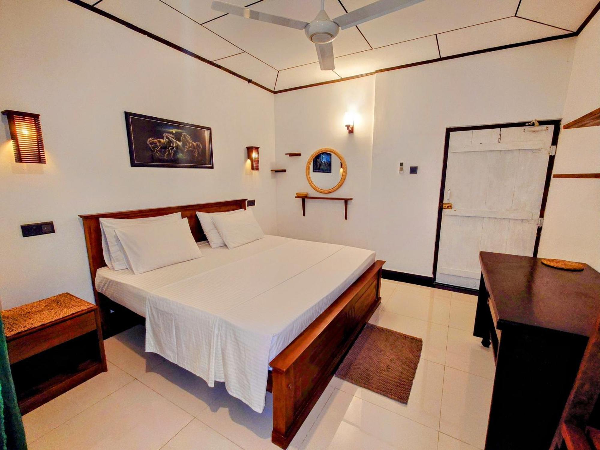 The Whitegates Lodge Уелигама Екстериор снимка