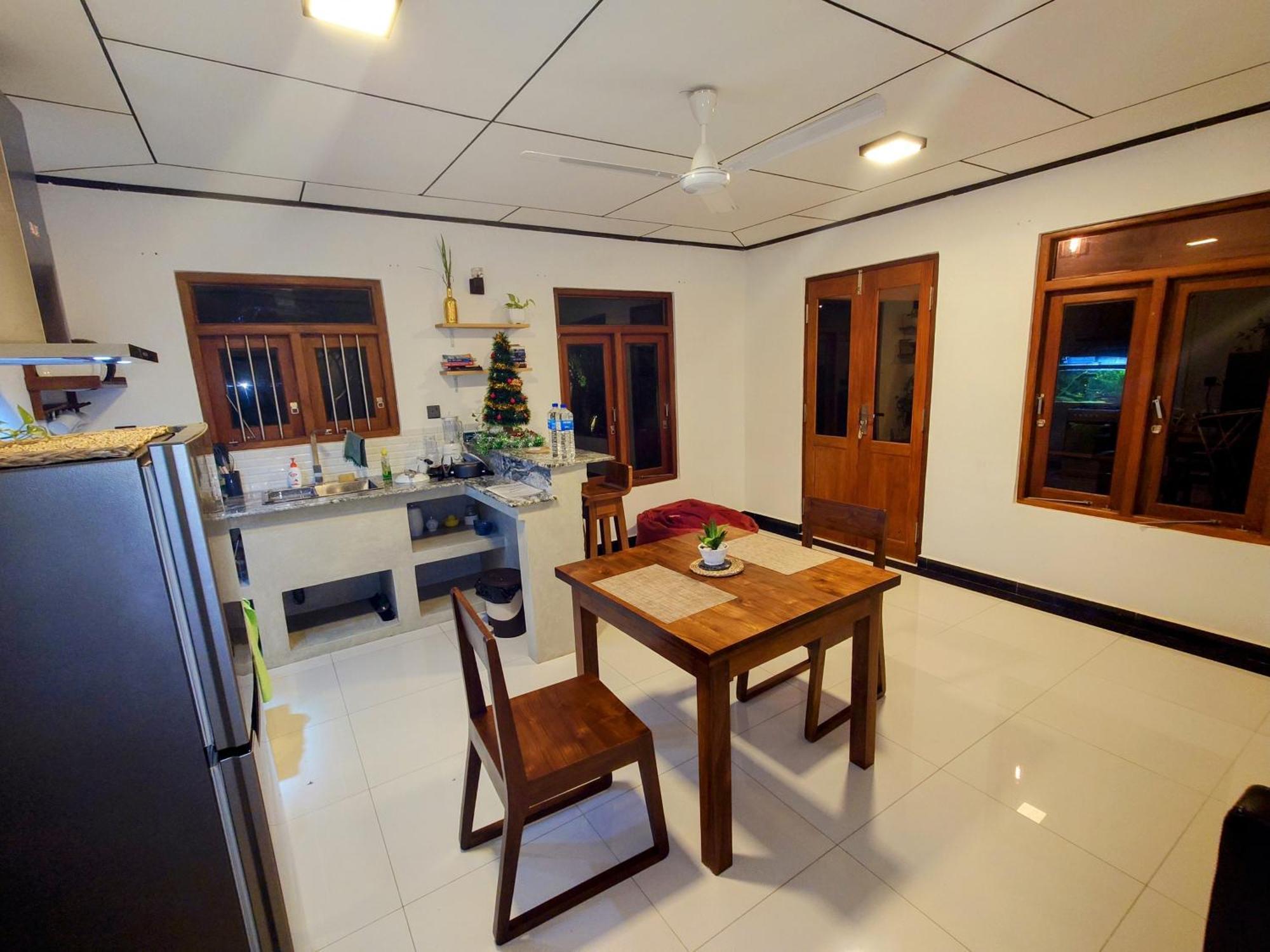 The Whitegates Lodge Уелигама Екстериор снимка