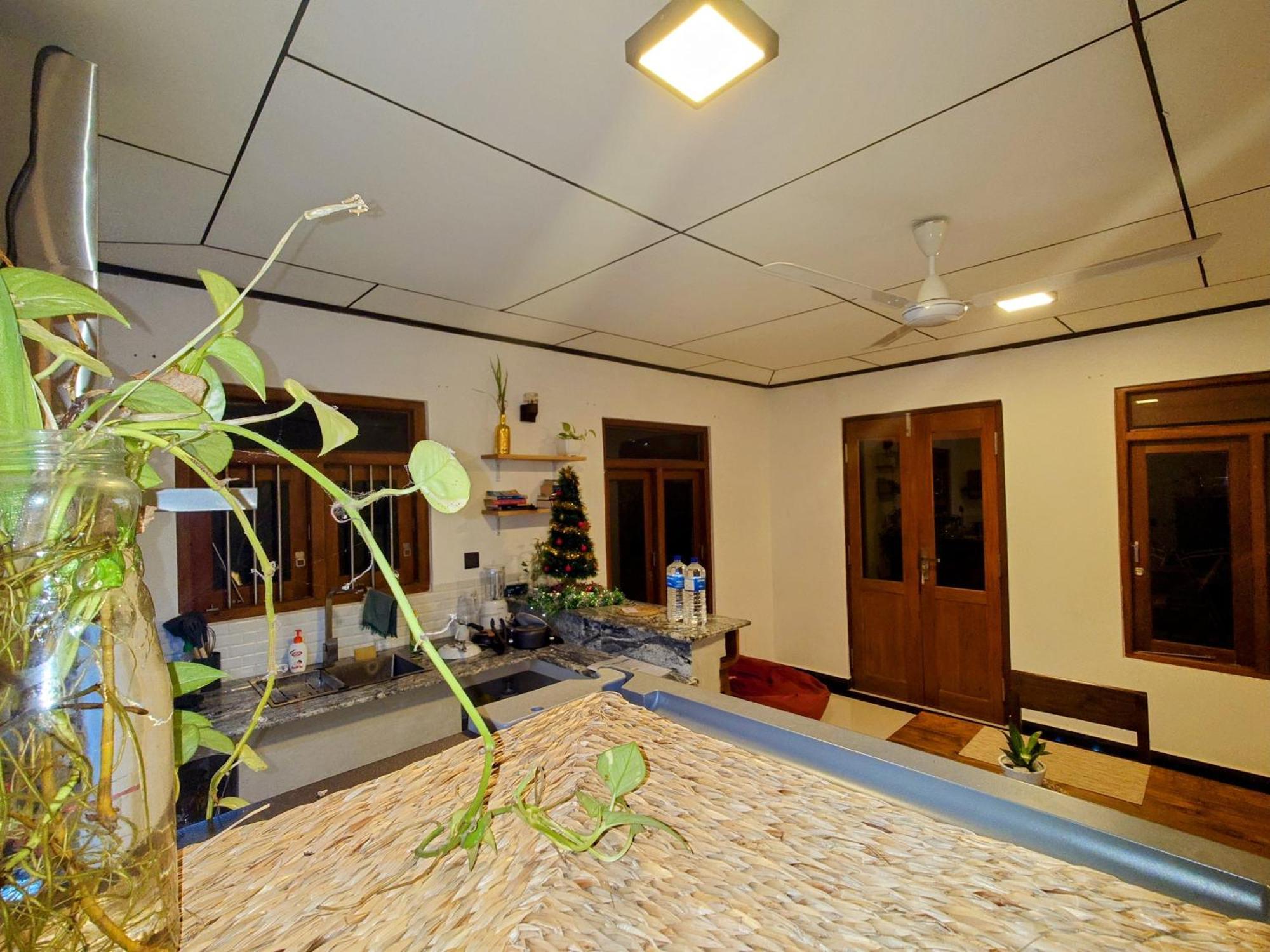 The Whitegates Lodge Уелигама Екстериор снимка