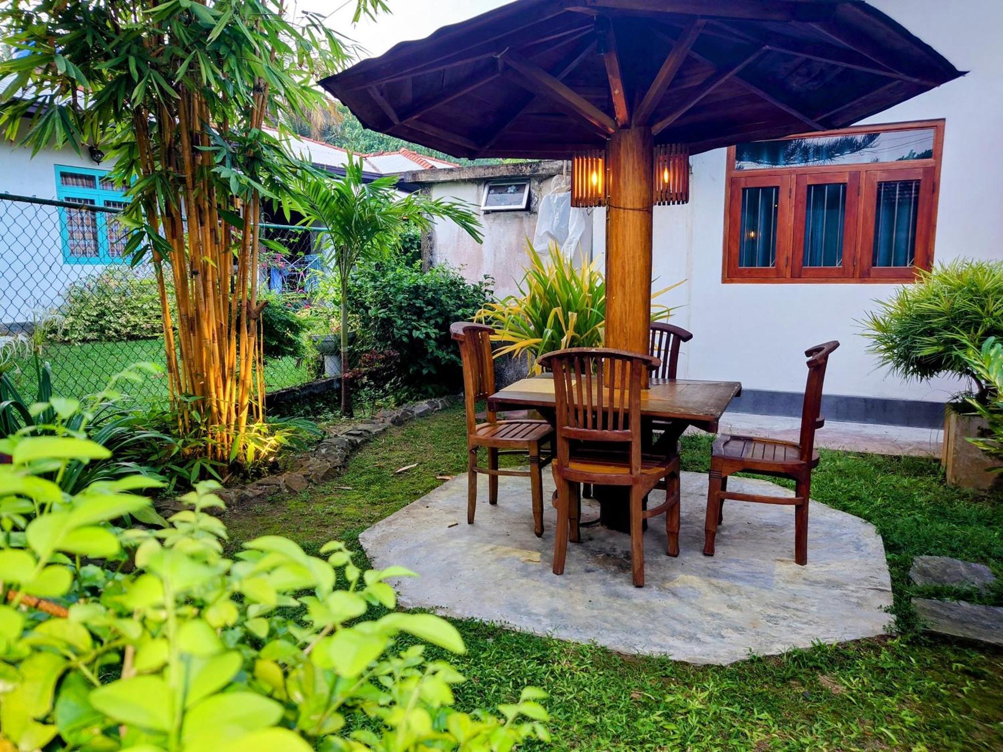 The Whitegates Lodge Уелигама Екстериор снимка