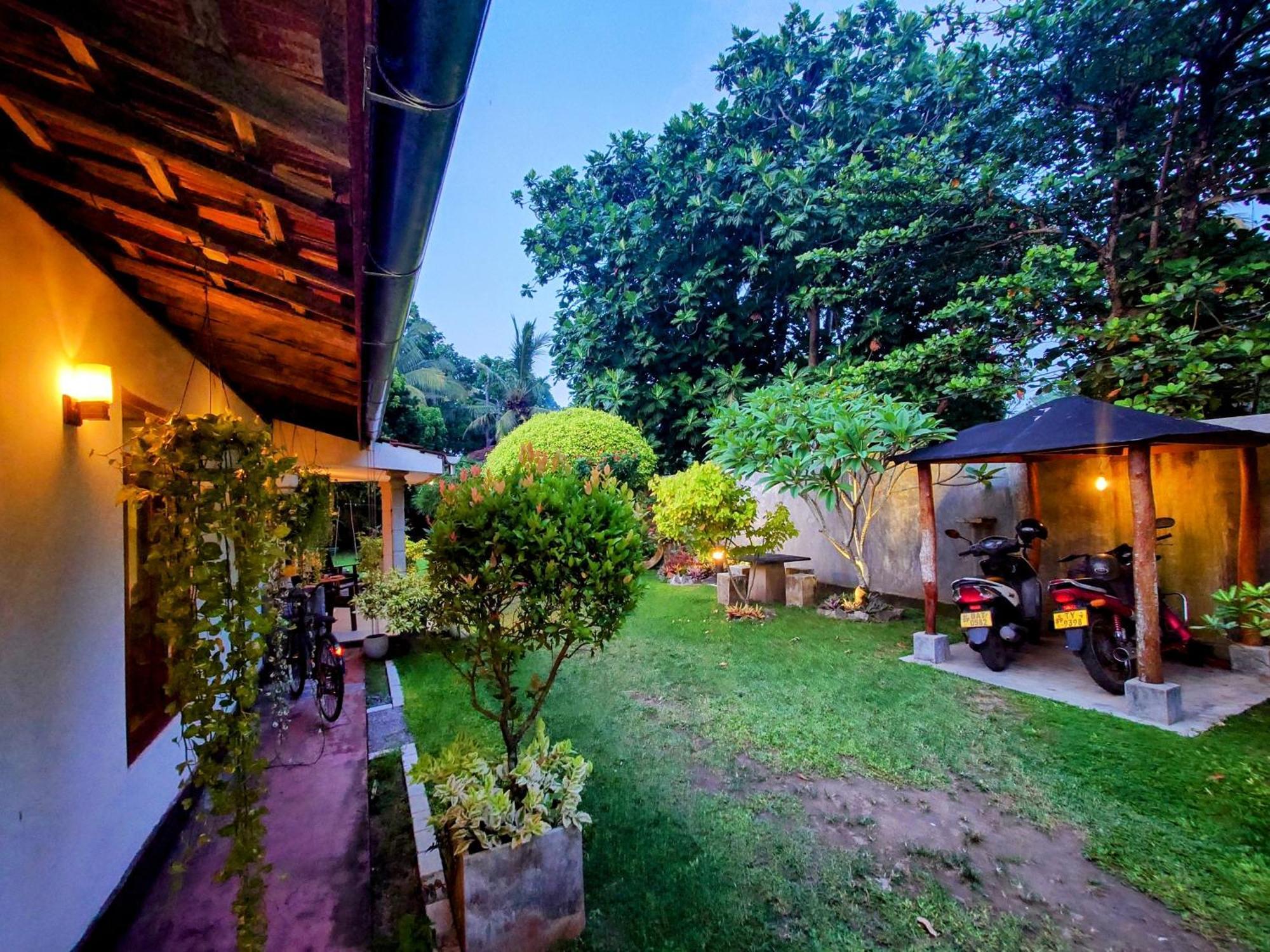 The Whitegates Lodge Уелигама Екстериор снимка
