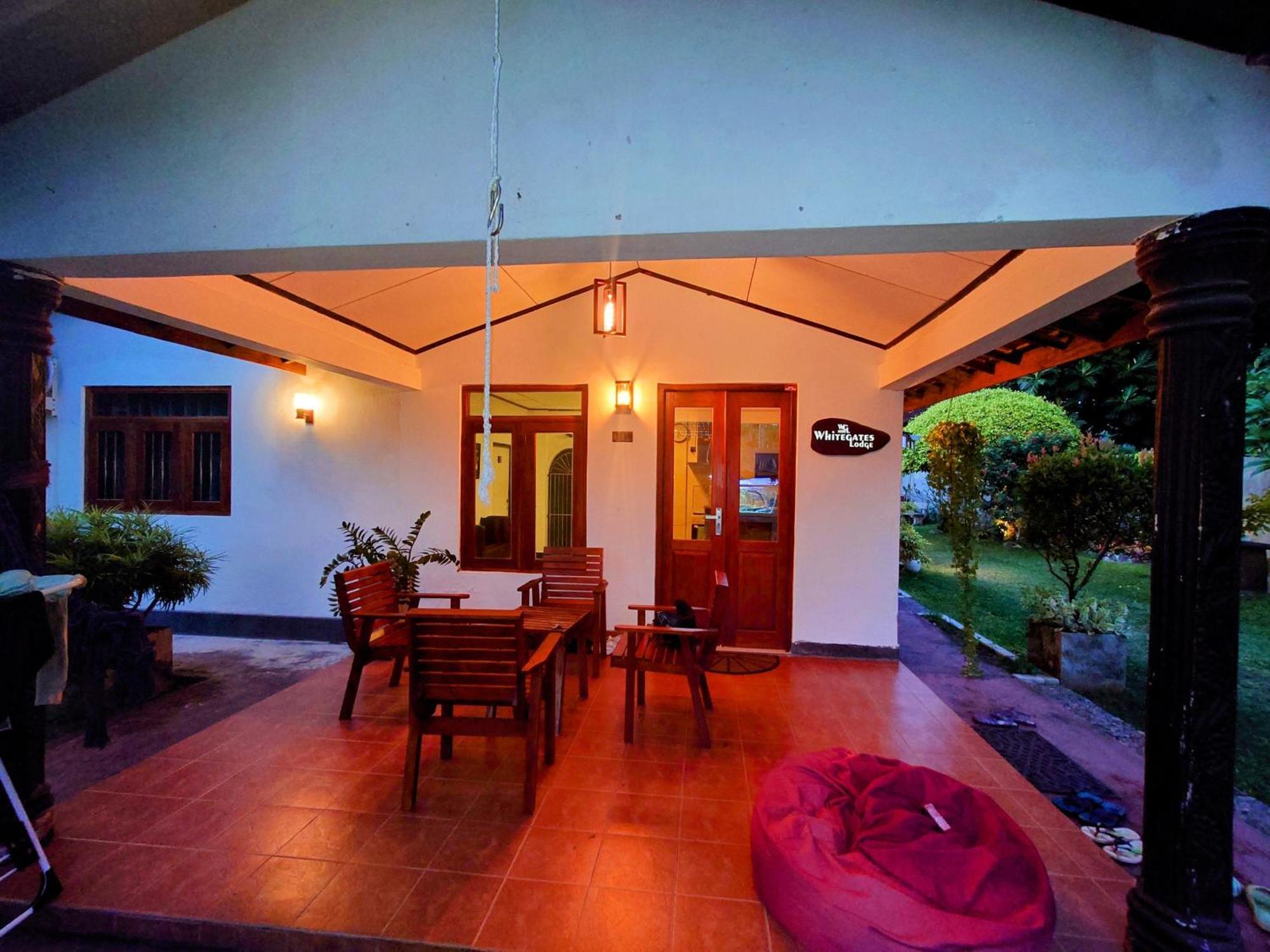 The Whitegates Lodge Уелигама Екстериор снимка